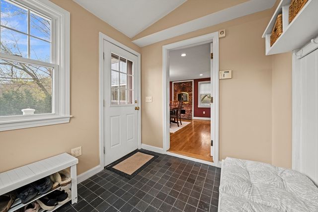 10 Newhall Rd, Lynnfield, MA 01940