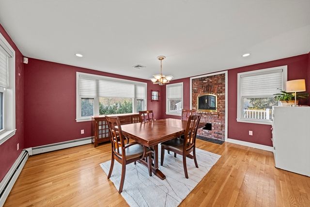 10 Newhall Rd, Lynnfield, MA 01940