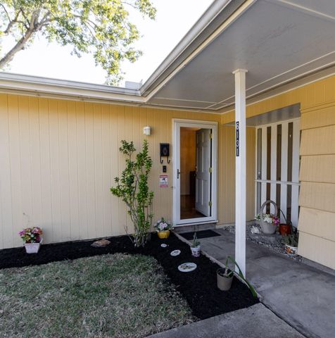 6131 Darnell Street, Houston, TX 77074