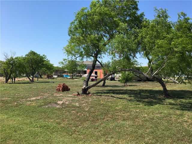319 First St, Bayside, TX 78340