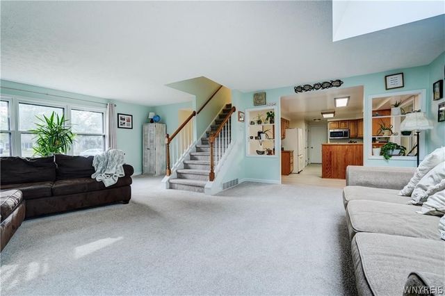 6 High Point Drive, Parma, NY 14559