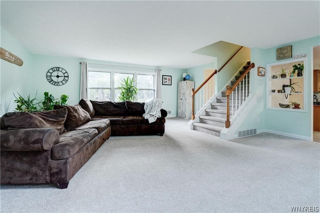 6 High Point Drive, Parma, NY 14559