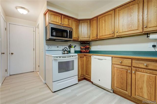 6 High Point Drive, Parma, NY 14559