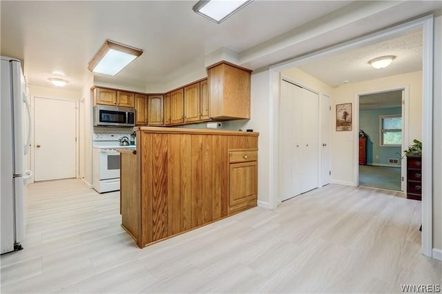 6 High Point Drive, Parma, NY 14559