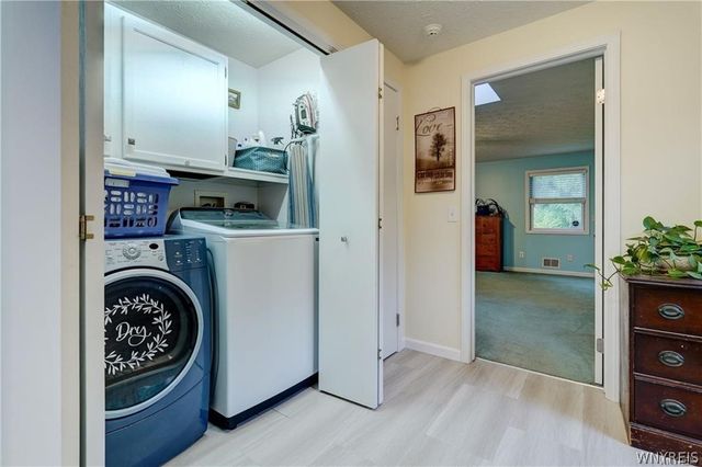 6 High Point Drive, Parma, NY 14559