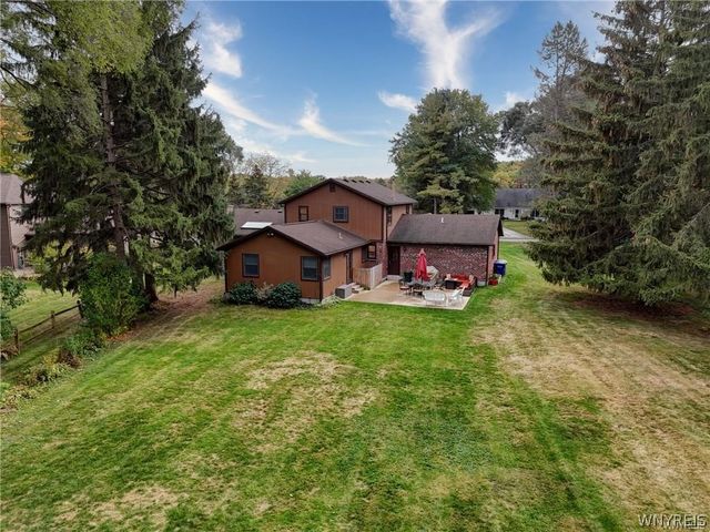 6 High Point Drive, Parma, NY 14559