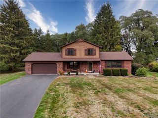 6 High Point Drive, Parma, NY 14559