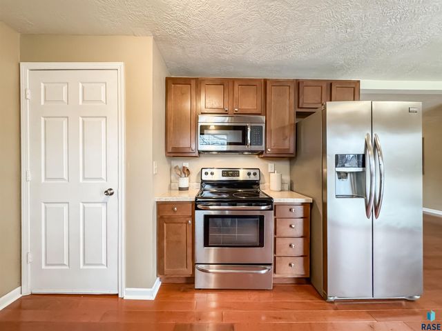 108 S Needles Dr, Brandon, SD 57005