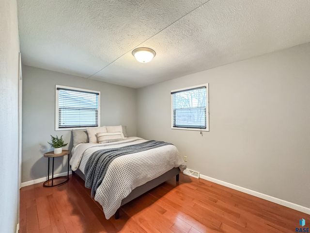 108 S Needles Dr, Brandon, SD 57005
