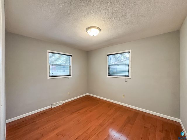 108 S Needles Dr, Brandon, SD 57005