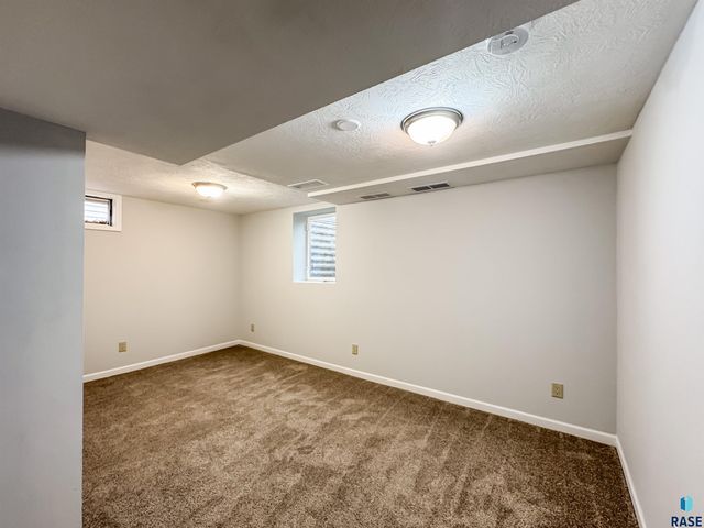108 S Needles Dr, Brandon, SD 57005