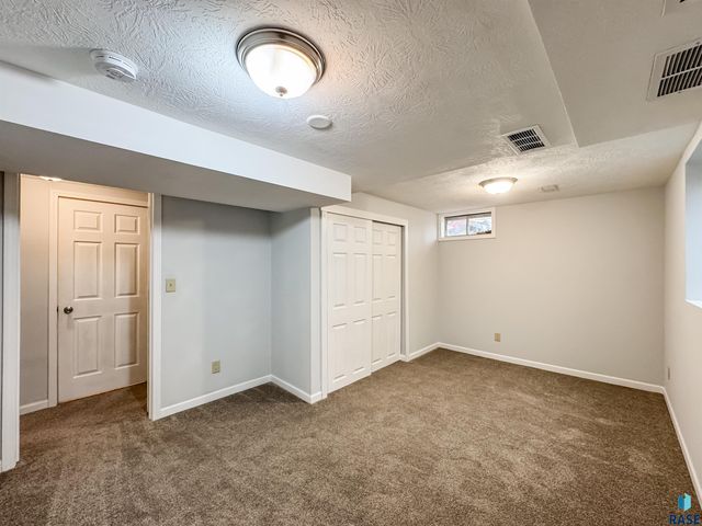 108 S Needles Dr, Brandon, SD 57005