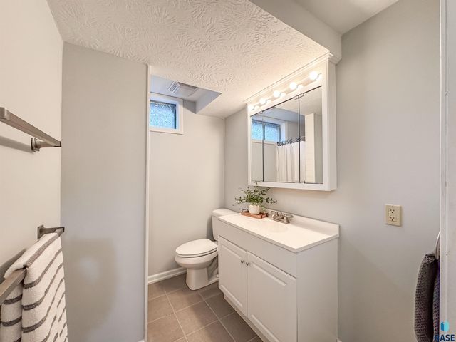 108 S Needles Dr, Brandon, SD 57005