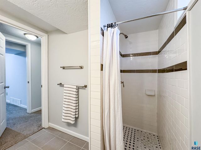 108 S Needles Dr, Brandon, SD 57005