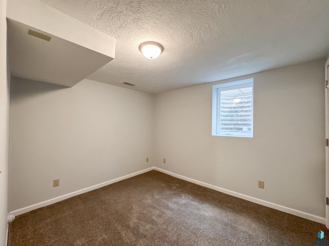 108 S Needles Dr, Brandon, SD 57005