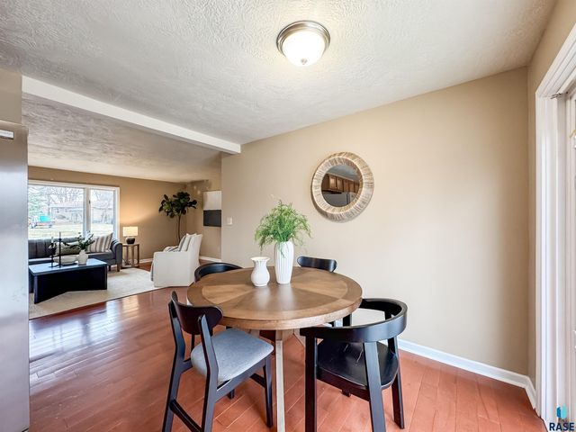108 S Needles Dr, Brandon, SD 57005