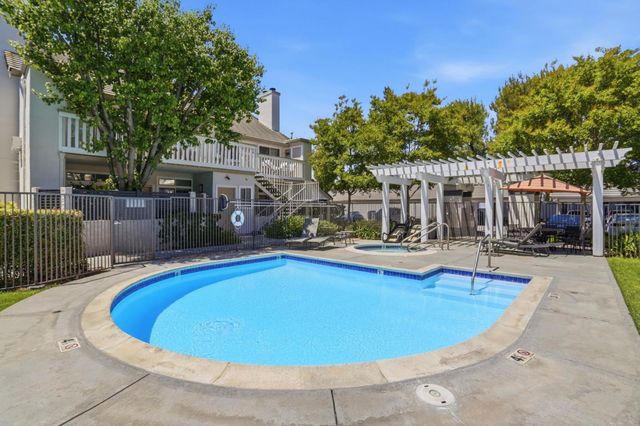 2968 Moorpark Avenue 17, San Jose, CA 95128