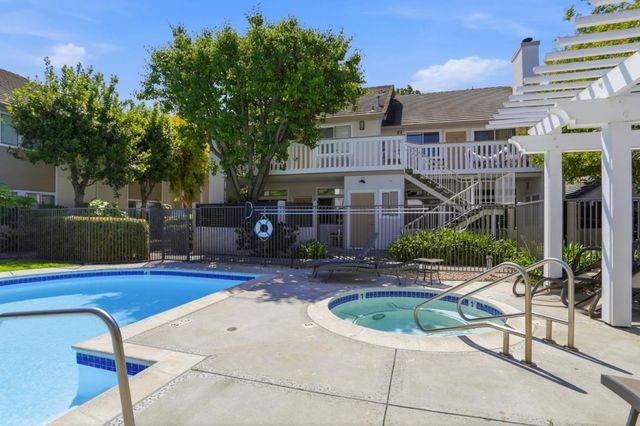 2968 Moorpark Avenue 17, San Jose, CA 95128