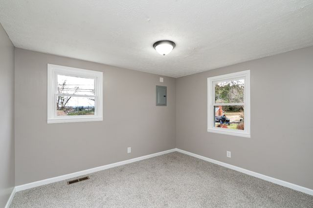 115 Cameron Dr, Fayetteville, TN 37334