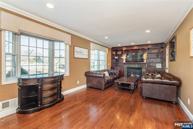 18 Stonycroft Road, Wayne, NJ 07470