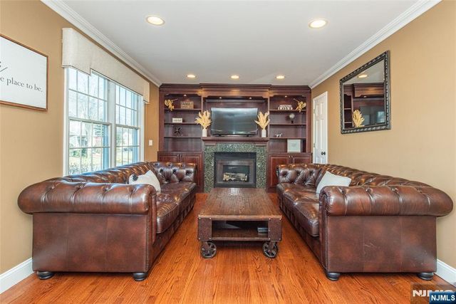 18 Stonycroft Road, Wayne, NJ 07470