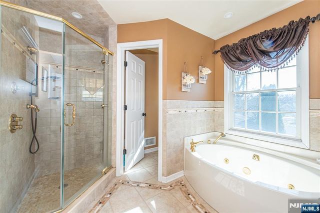 18 Stonycroft Road, Wayne, NJ 07470