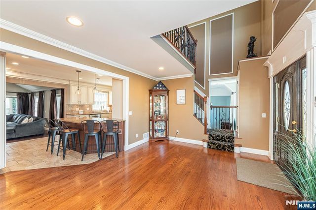 18 Stonycroft Road, Wayne, NJ 07470