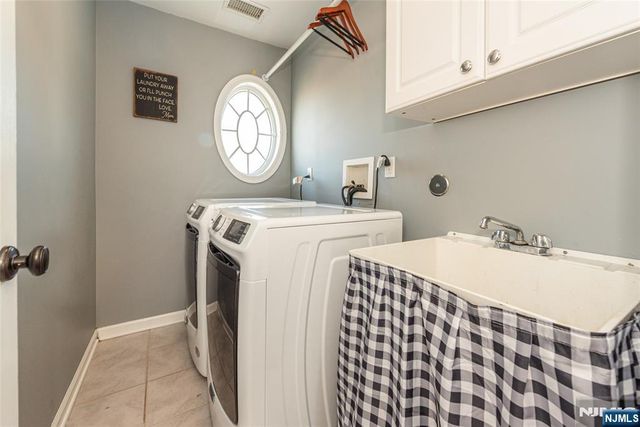 18 Stonycroft Road, Wayne, NJ 07470