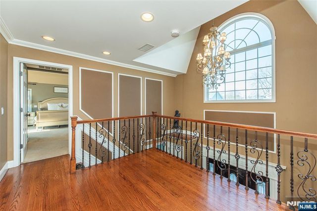 18 Stonycroft Road, Wayne, NJ 07470