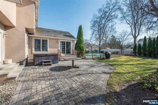 18 Stonycroft Road, Wayne, NJ 07470