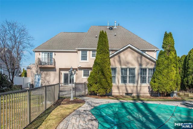 18 Stonycroft Road, Wayne, NJ 07470