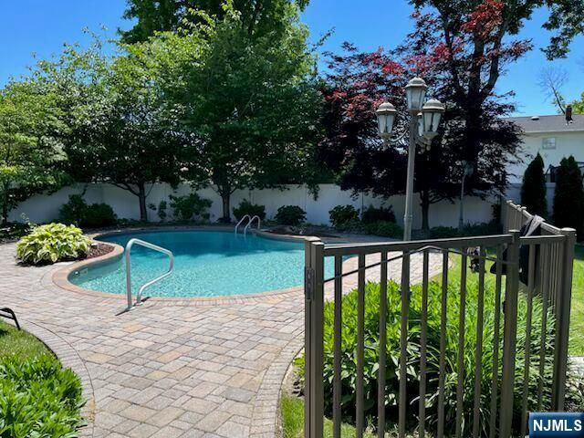 18 Stonycroft Road, Wayne, NJ 07470