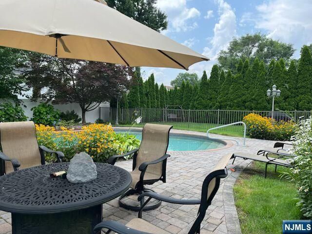 18 Stonycroft Road, Wayne, NJ 07470