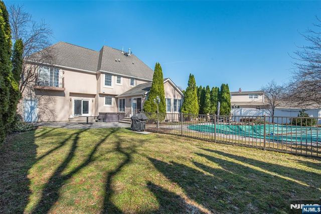 18 Stonycroft Road, Wayne, NJ 07470