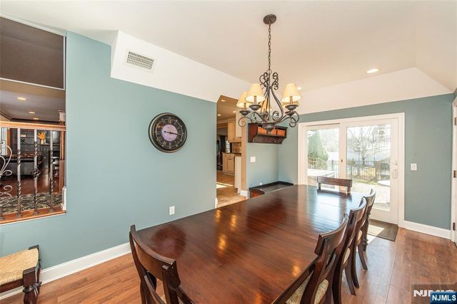 18 Stonycroft Road, Wayne, NJ 07470