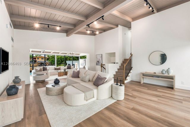 2412 Sugarloaf Ln, Fort Lauderdale, FL 33312