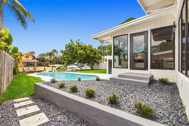 2412 Sugarloaf Ln, Fort Lauderdale, FL 33312