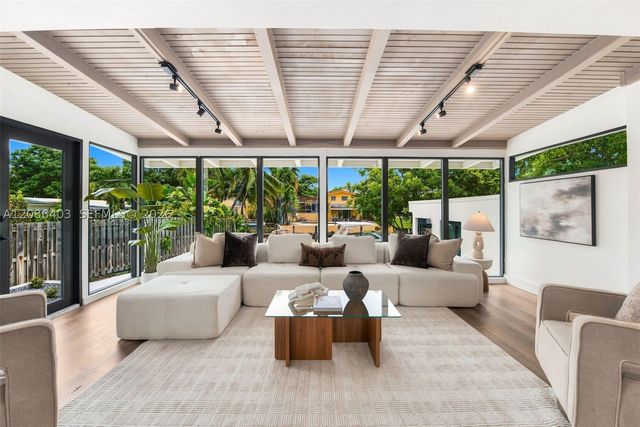 2412 Sugarloaf Ln, Fort Lauderdale, FL 33312