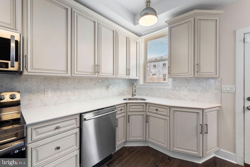 1622 N CAROLINE ST, Baltimore, MD 21213