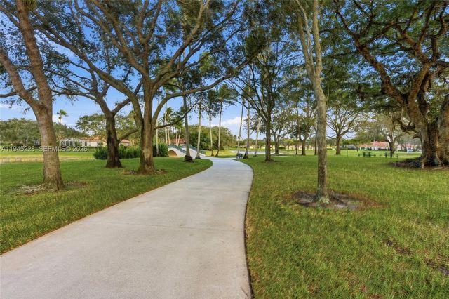 7646 Red River Rd, West Palm Beach, FL 33411