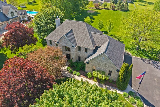 40W675 Stonebriar Lane, Elgin, IL 60124