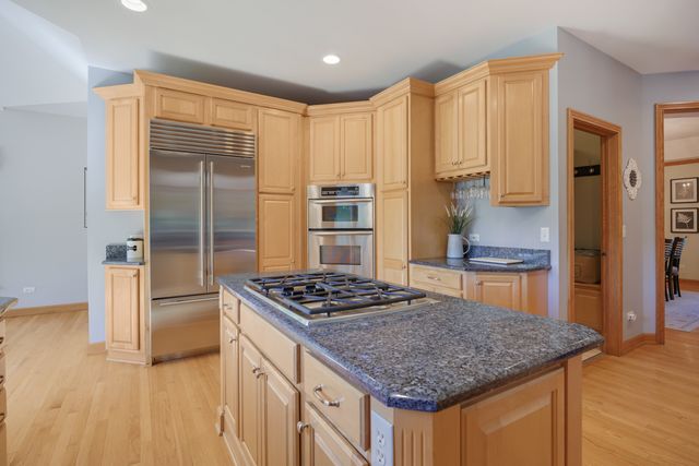 40W675 Stonebriar Lane, Elgin, IL 60124
