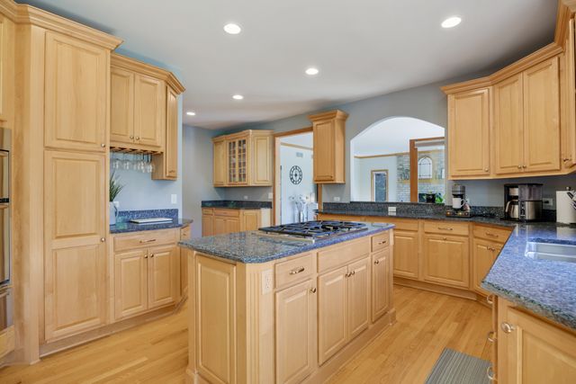 40W675 Stonebriar Lane, Elgin, IL 60124