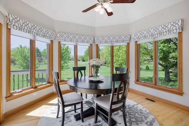 40W675 Stonebriar Lane, Elgin, IL 60124