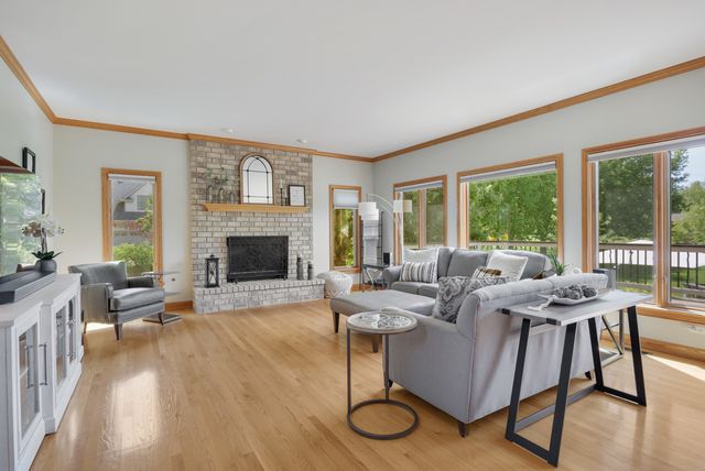 40W675 Stonebriar Lane, Elgin, IL 60124