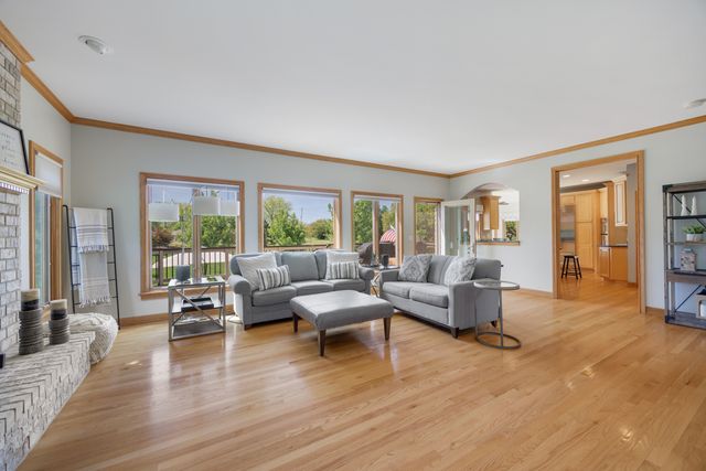 40W675 Stonebriar Lane, Elgin, IL 60124