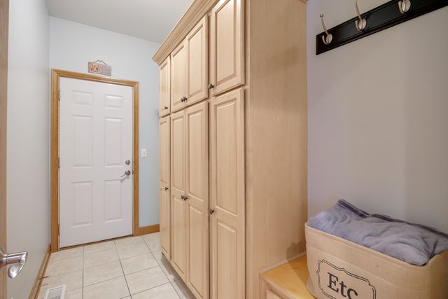 40W675 Stonebriar Lane, Elgin, IL 60124