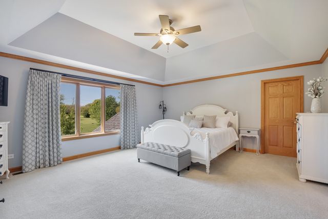 40W675 Stonebriar Lane, Elgin, IL 60124