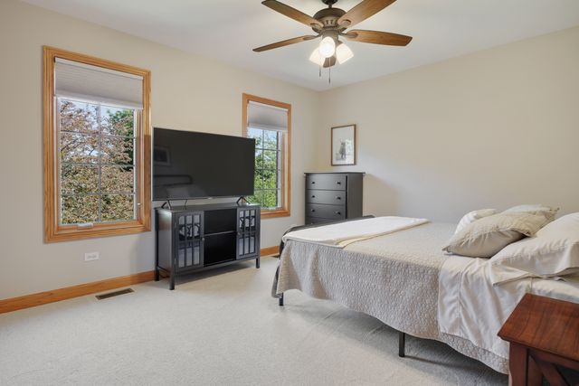 40W675 Stonebriar Lane, Elgin, IL 60124