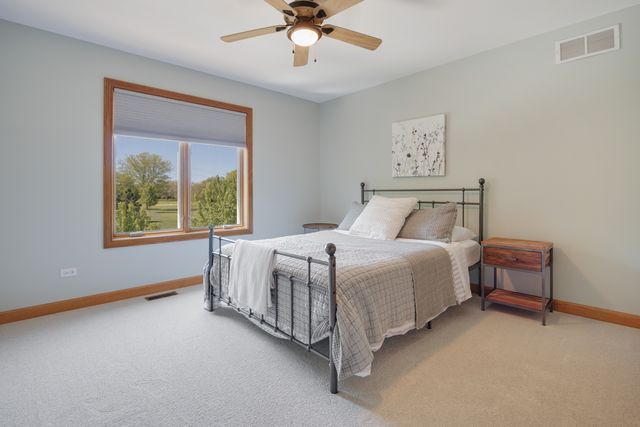 40W675 Stonebriar Lane, Elgin, IL 60124